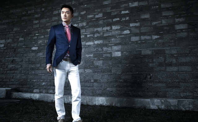 朱泳腾的妻子叫兰雨霖,他们两人是相亲认识,当时兰雨霖在拉萨尔学院