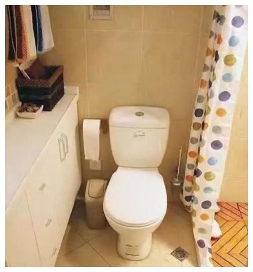 为什么外国人卫生间不装淋浴房？头次见这种设计，不得不感叹聪明