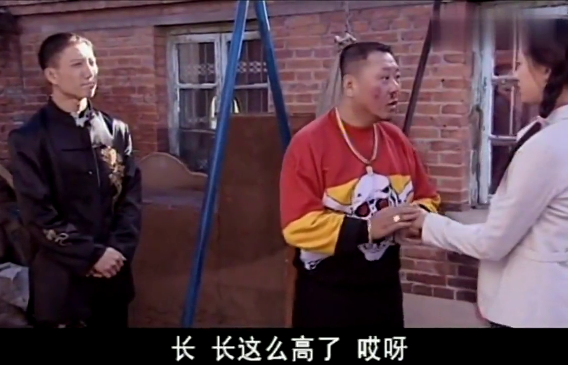 东北第一潮人彪哥鼻青脸肿,大金链子配白骷髅卫衣,时尚弄潮儿!