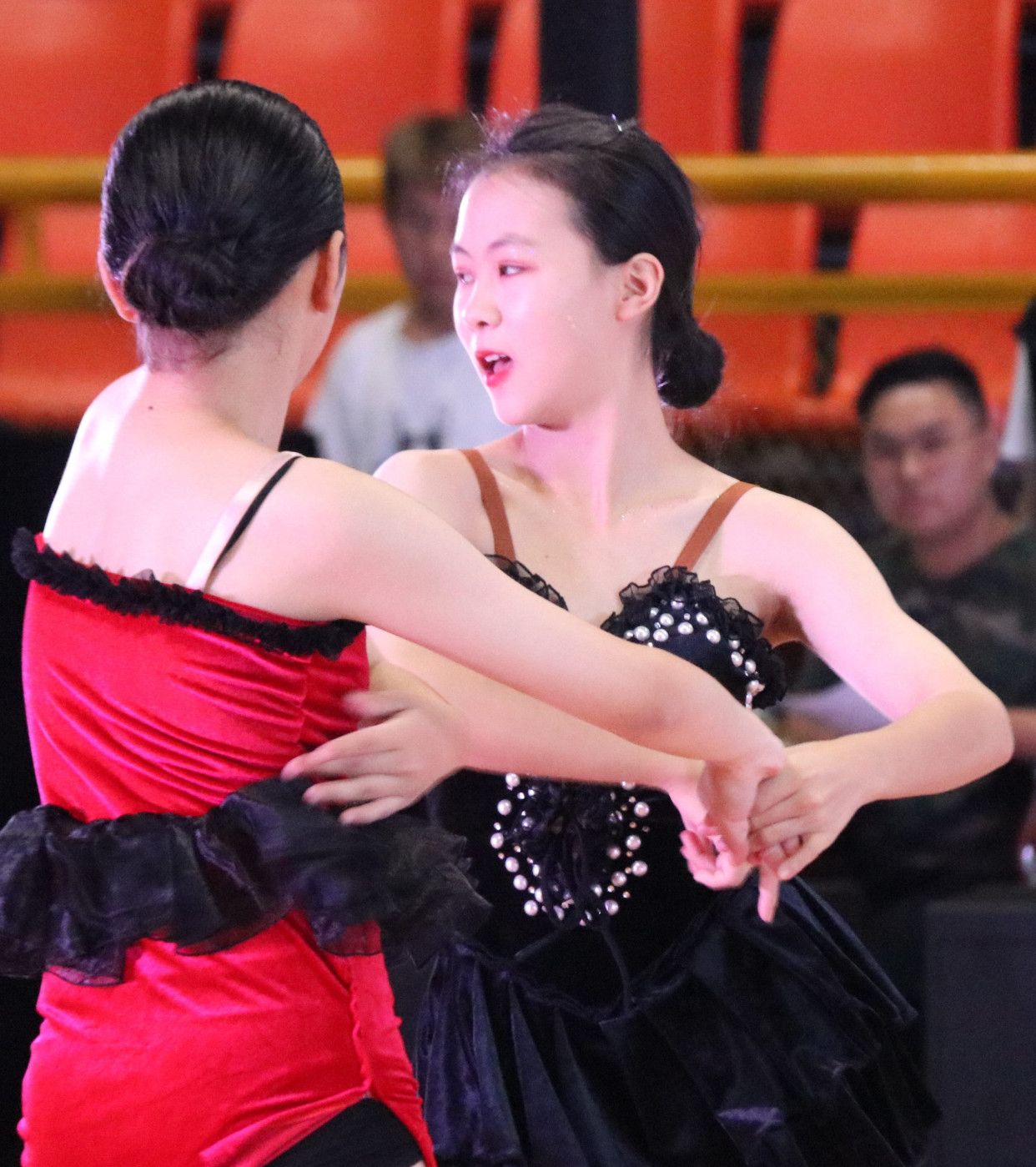 拉丁舞:炫出少女风采