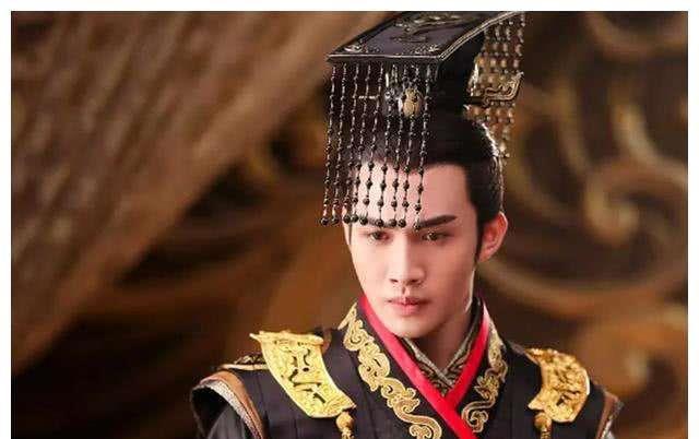 秦汉尚“黑”，两晋“红”为贵，为何是“黄袍”变“皇袍”？|黄袍|皇袍|皇帝_新浪新闻