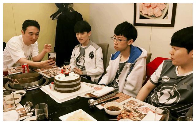 IG队员揭秘俱乐部待遇!替补年薪不到三百万,不