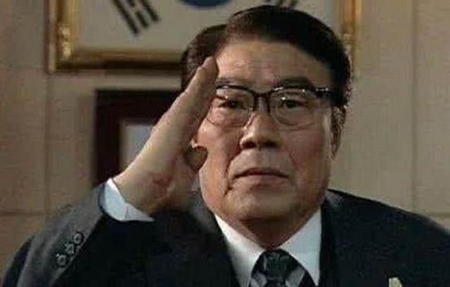 朴正熙被暗杀后,崔圭夏大选成为总统,座椅还没坐热,就被全斗焕发动