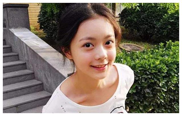 张嘉译的四个"女儿",前三个都成一线大明星,唯有她怎么也不红|赵今麦