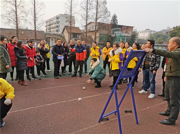 "庆元旦,迎新年" 龙泉驿洛带小学举行教职工趣味运动会