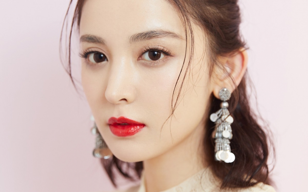 111精致漂亮女明星古力娜扎粉嫩甜美治愈系笑容养眼写真