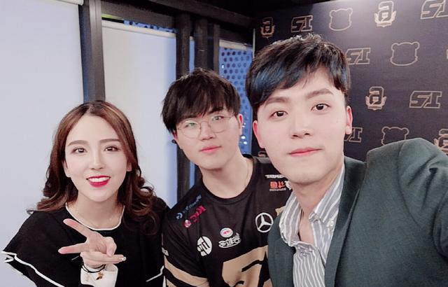 rita没有男朋友,但是姿态可是有女朋友的,两人虽然是好朋友但为了避嫌