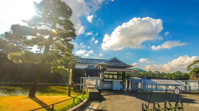皇居是日本天皇居住的地方,周围护城河环绕,风景优美