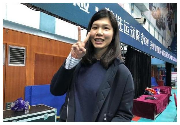 奥运冠军徐丽云,郎平爱徒,饱受伤病退役,没钱做康复医疗