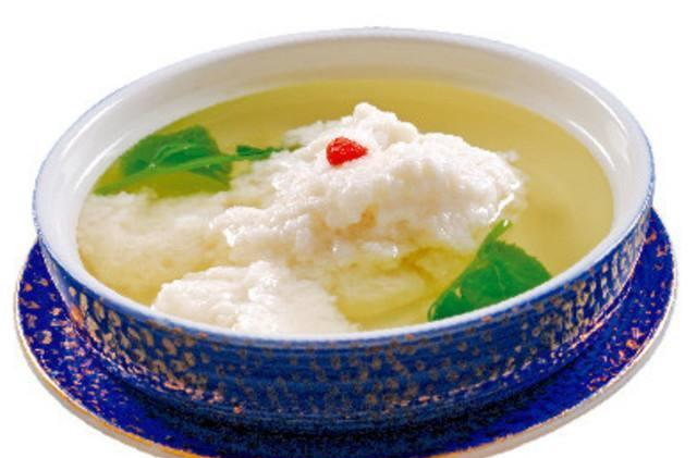 鸡豆花是川菜清淡醇厚的代表菜之一,吃一口,软嫩清