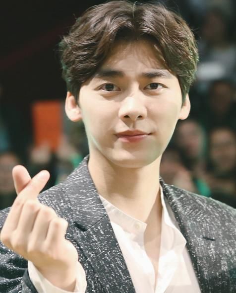 李易峰:一个绅士爱笑的阳光大男孩,颜值也是众网友所认可的!