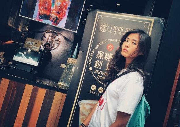 最美女足名将赵丽娜手臂纹身惹争议铿锵玫瑰也变成大花臂啦