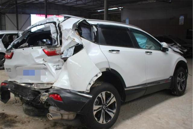 小伙花4万买了一辆本田crv妻子称卖废品吧我看着害怕