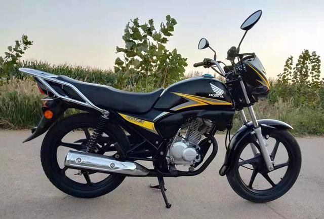 本田四档cb125 强劲的动力 舒适的车型_高清图集_新浪网