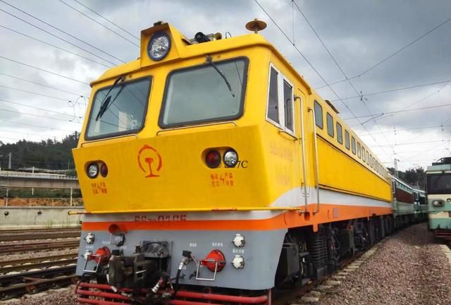 原昆局的特色,昵称"黄香蕉"的韶山ss7c型电力机车