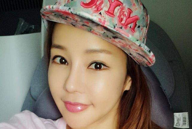 照片上的女子米娜原名沈玟雅.