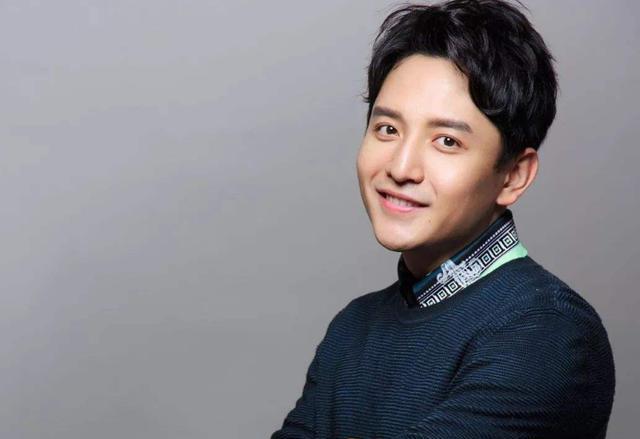 作为一个成功的主持人,百克力总是显得很专业,有很多成就