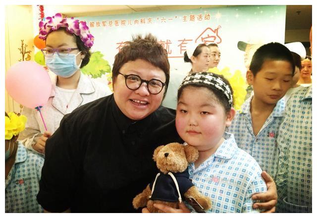 韩红从2000年到现在一共收养了200多名孤儿