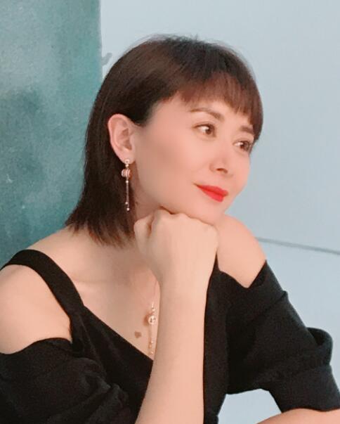 还珠格格塞娅公主近照曝光如今41岁变成这样了