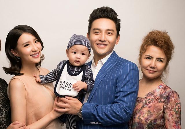 作为一个成功的主持人,百克力总是显得很专业,有很多成就