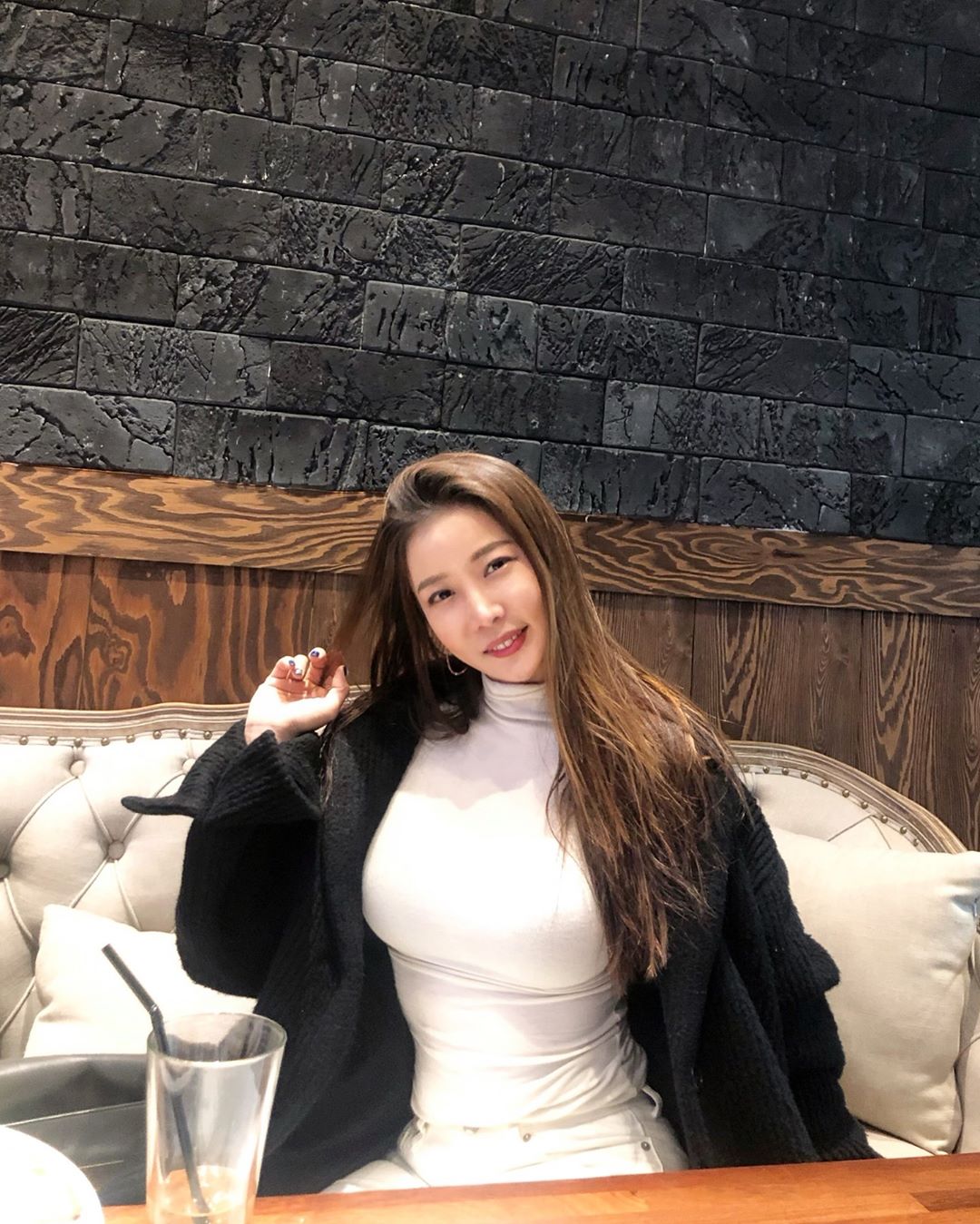 妖娆的女汉子韩国健身女教练suran散发熟女气息