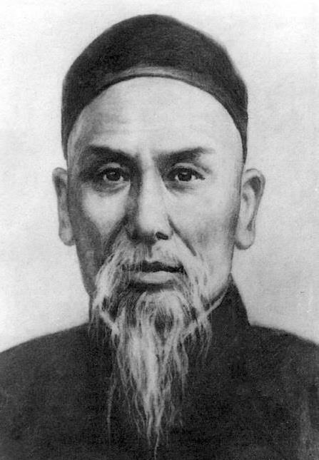 所以,李瑞东从5岁起便入了私塾;7岁拜"大刀孙"为师开始正式学武;12岁