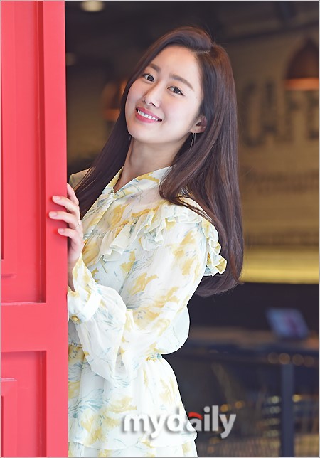 韩国女艺人全慧彬出席奉尚先生终映访谈会