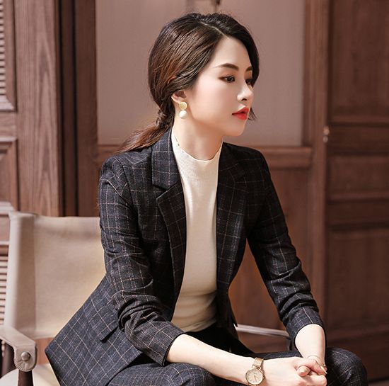 气质美女,长发修身格子西装写真图片,御女范十足