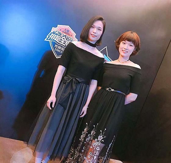 中国女排自由人王梦洁与林莉,两人都是北京体育大学的校友!