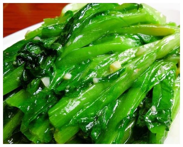 炒油麦菜时多加一个步骤翠绿爽口比饭店还好吃