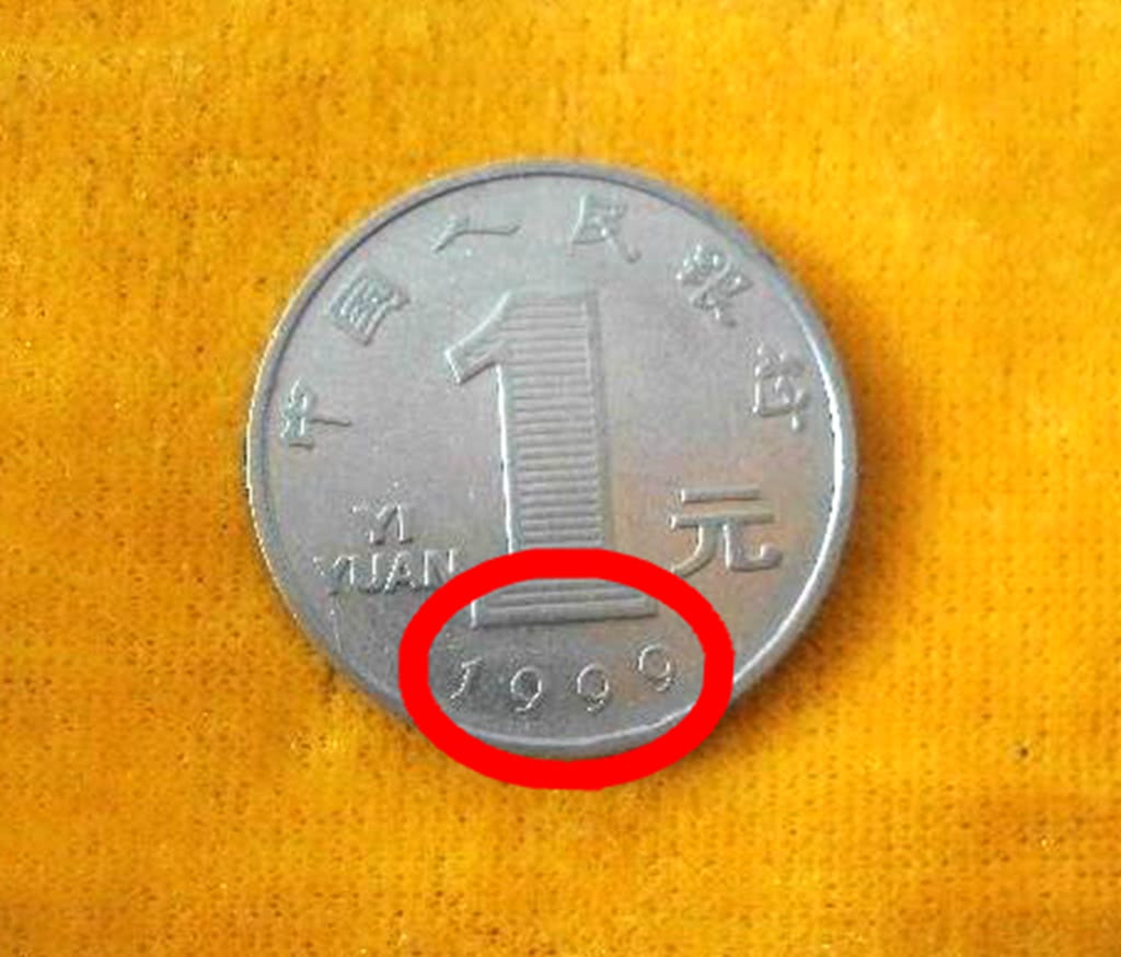 2003年1元硬币值多少钱?菊花一元硬币竟价值700元,现在知道还不晚!