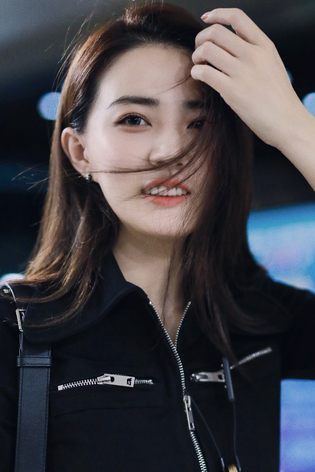 徐璐恋爱后真拼!穿连体裤看着不到80斤,网友:瘦成大头娃娃了