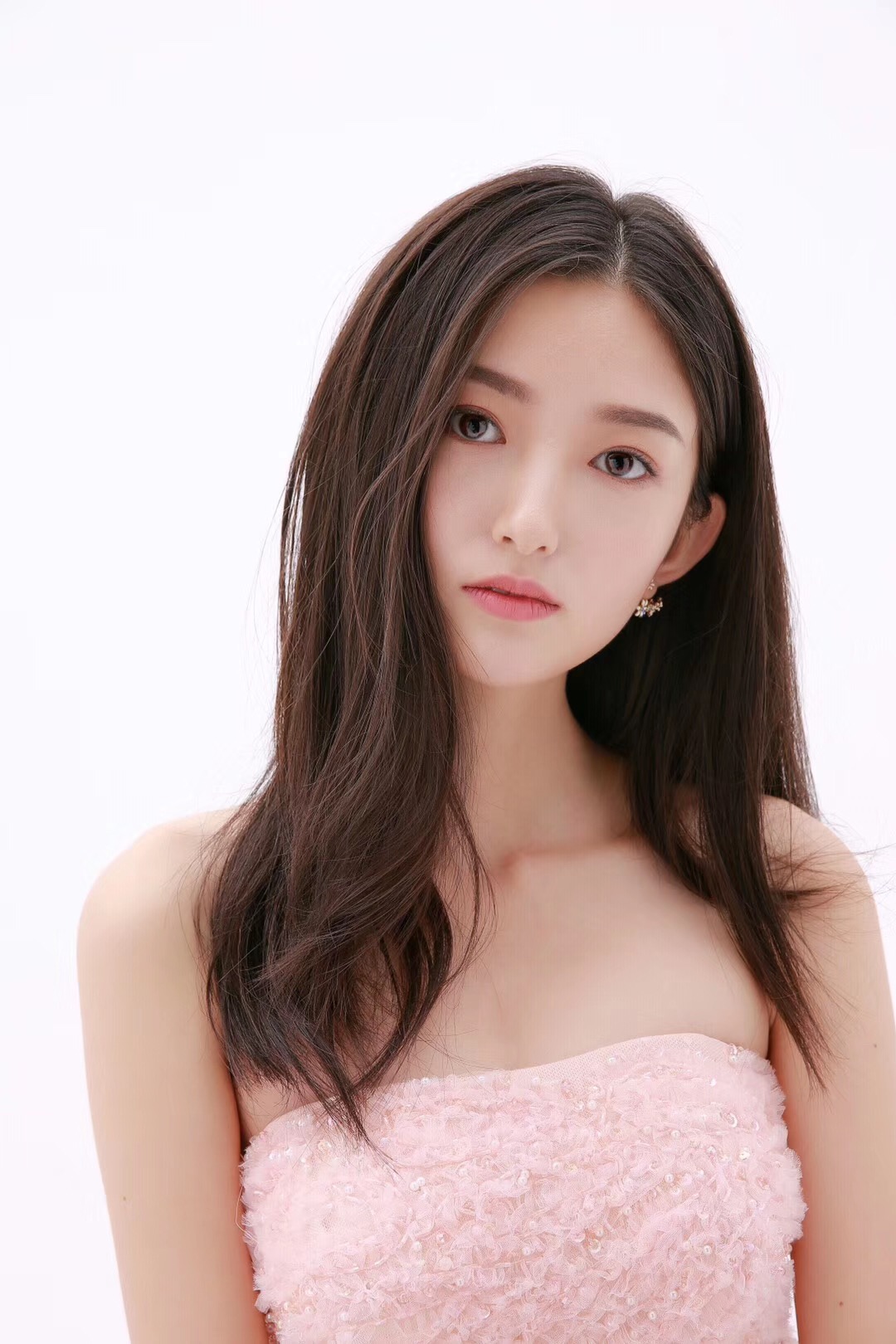 张晗甜美演绎《凤弈》少年长公主 少女为爱成痴惹人怜