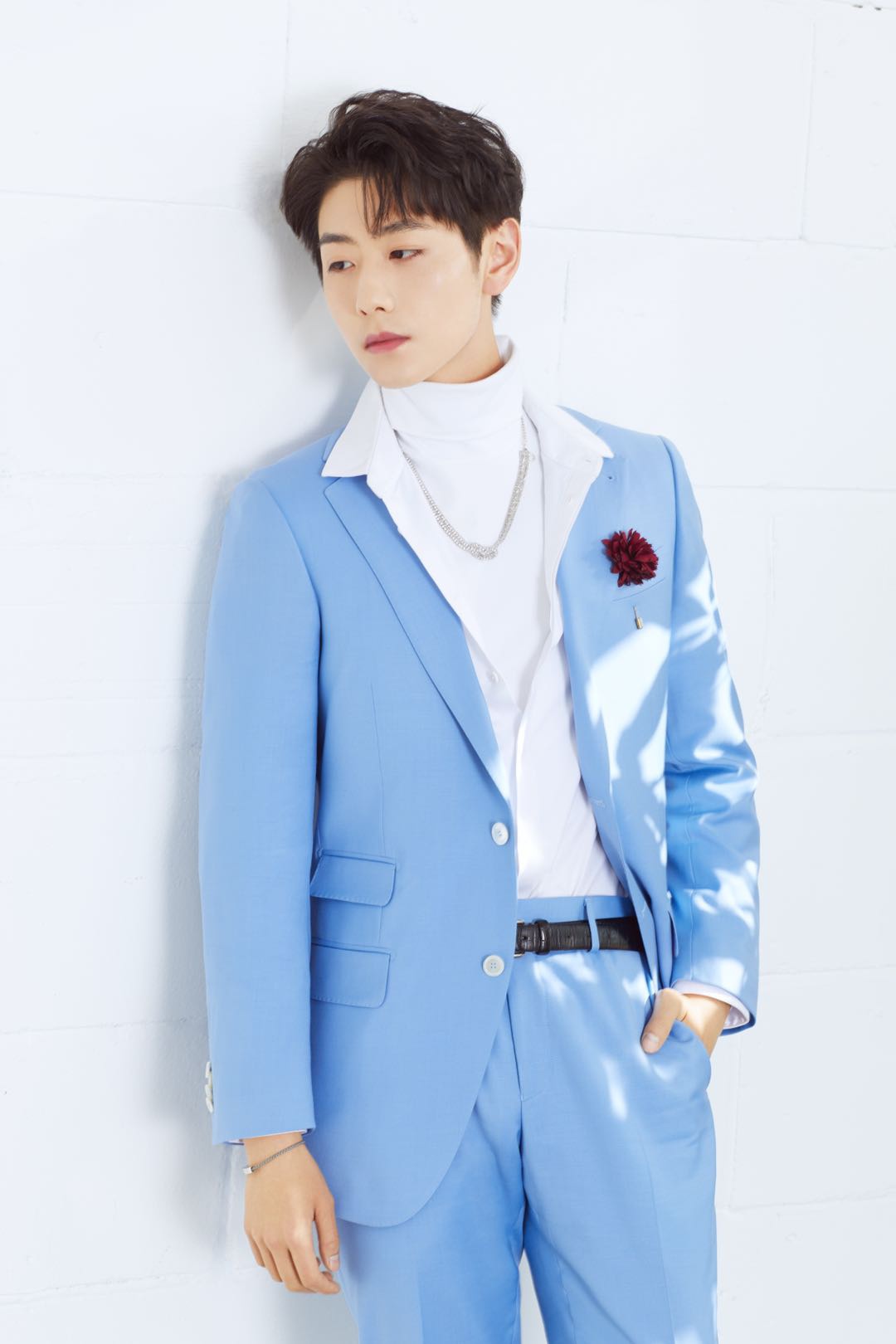 崔雨鑫帅气亮相融屏传播优选盛典活力开唱引爆全场