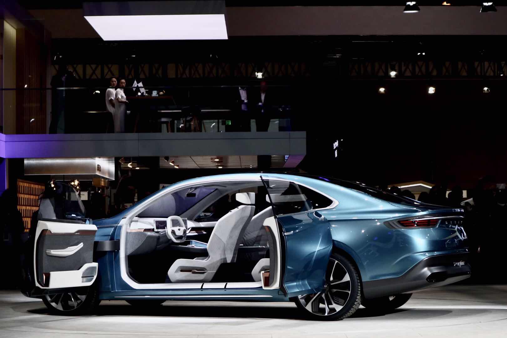 吉利带来概念车preface一抹清新