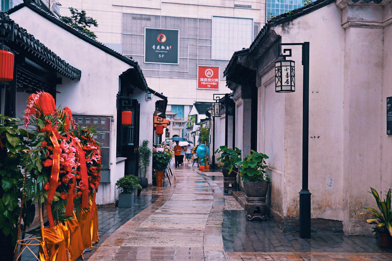 无锡千年历史街区的小娄巷,历经十年,投资五个亿修复结束开街