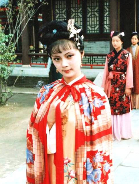 还记得87版红楼梦中的薛宝钗吗如今她54岁变成这样了