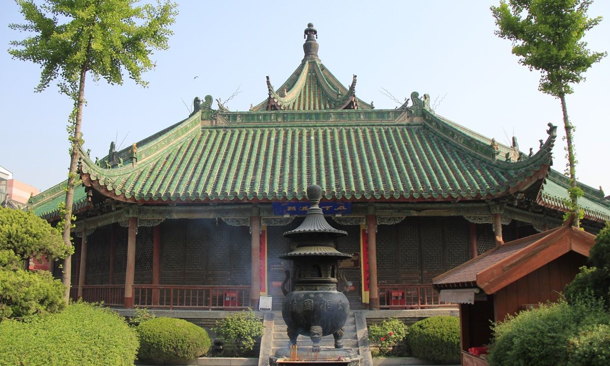 仰望苍穹.北宋时期,相国寺深得皇家尊崇,多次扩建.