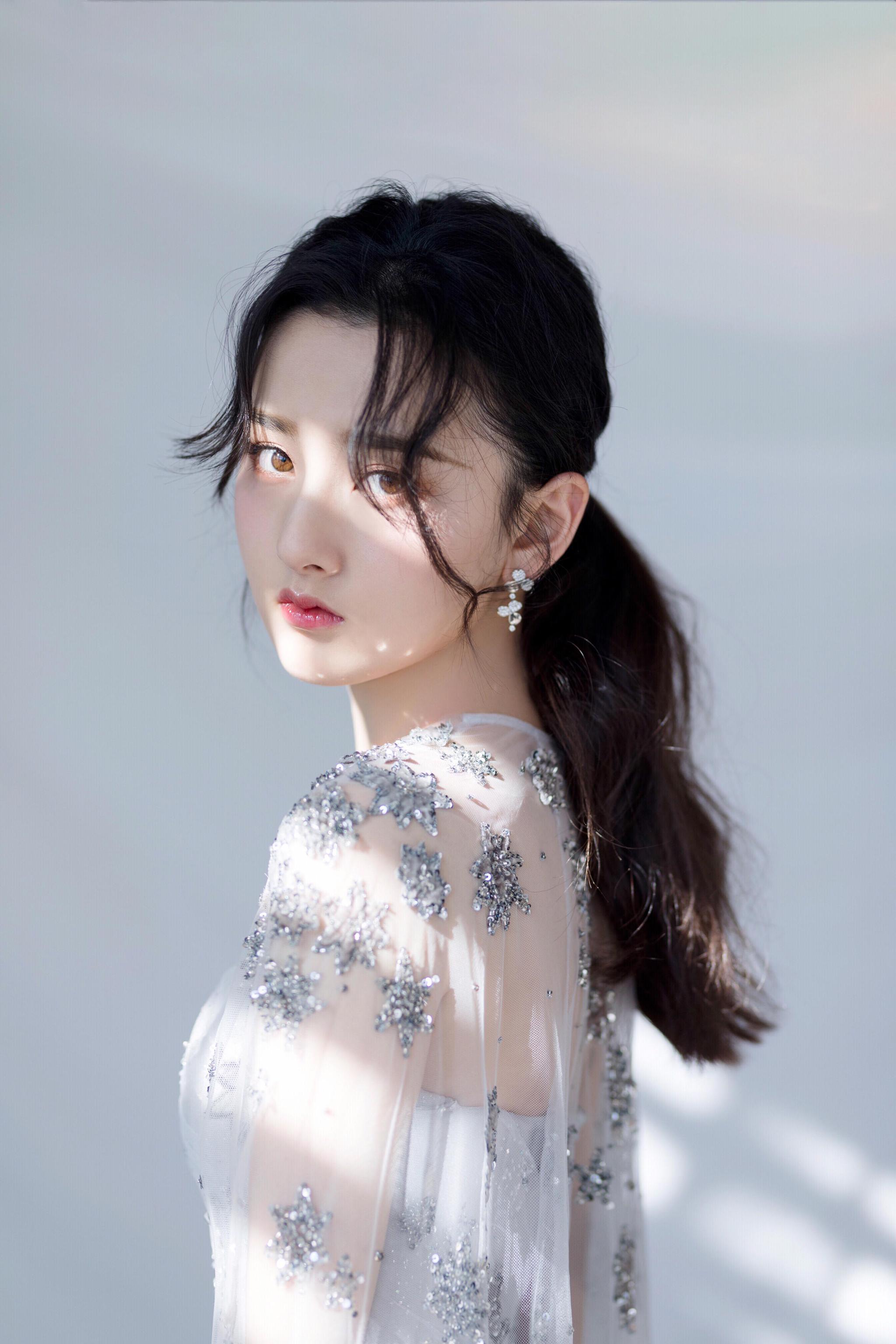 宋祖儿阮经天恋情实锤 两人关系究竟如何