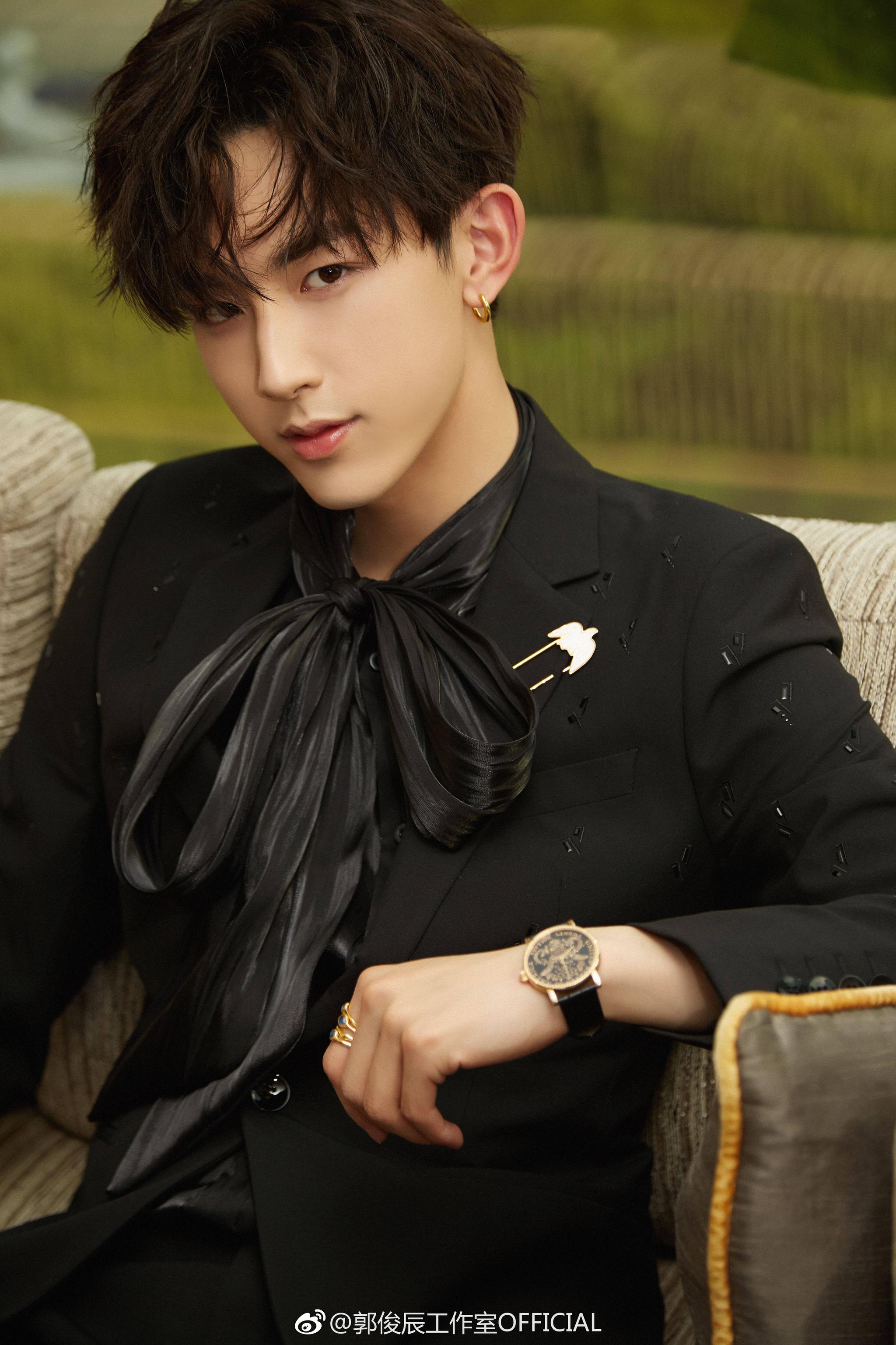 星动男神郭俊辰时尚亮相满满少年感圈粉无数