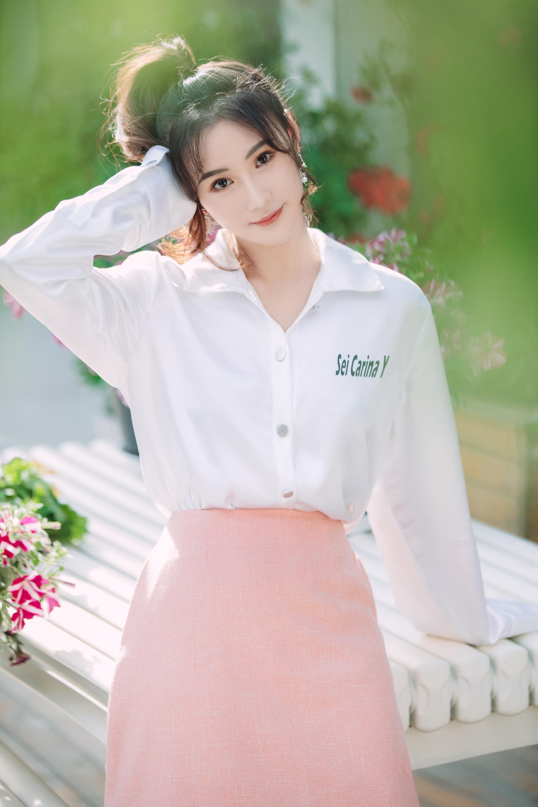 潘一祎秋日最新写真上线 简单温暖如午后阳光|写真