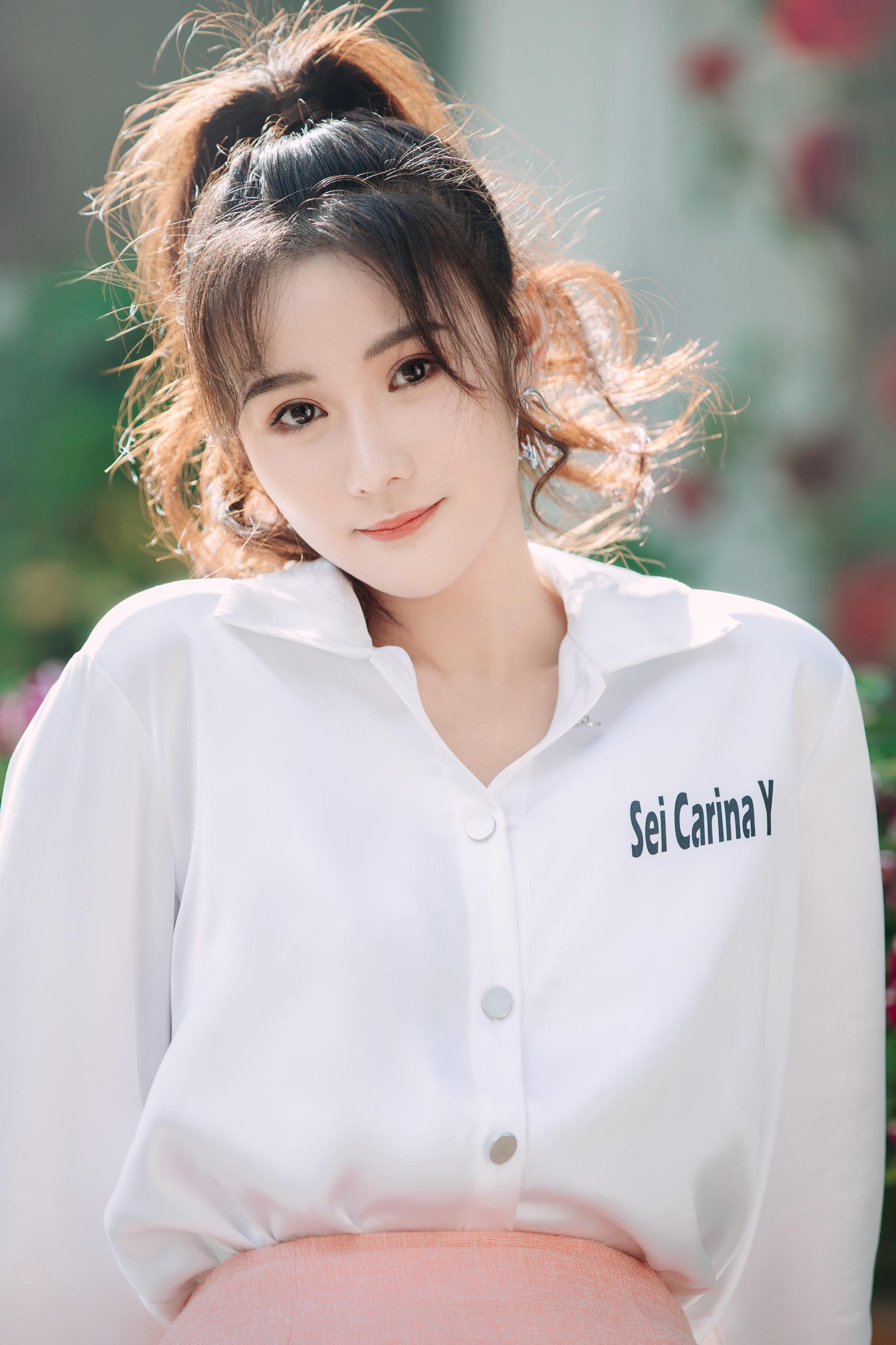 潘一祎秋日最新写真上线 简单温暖如午后阳光|写真