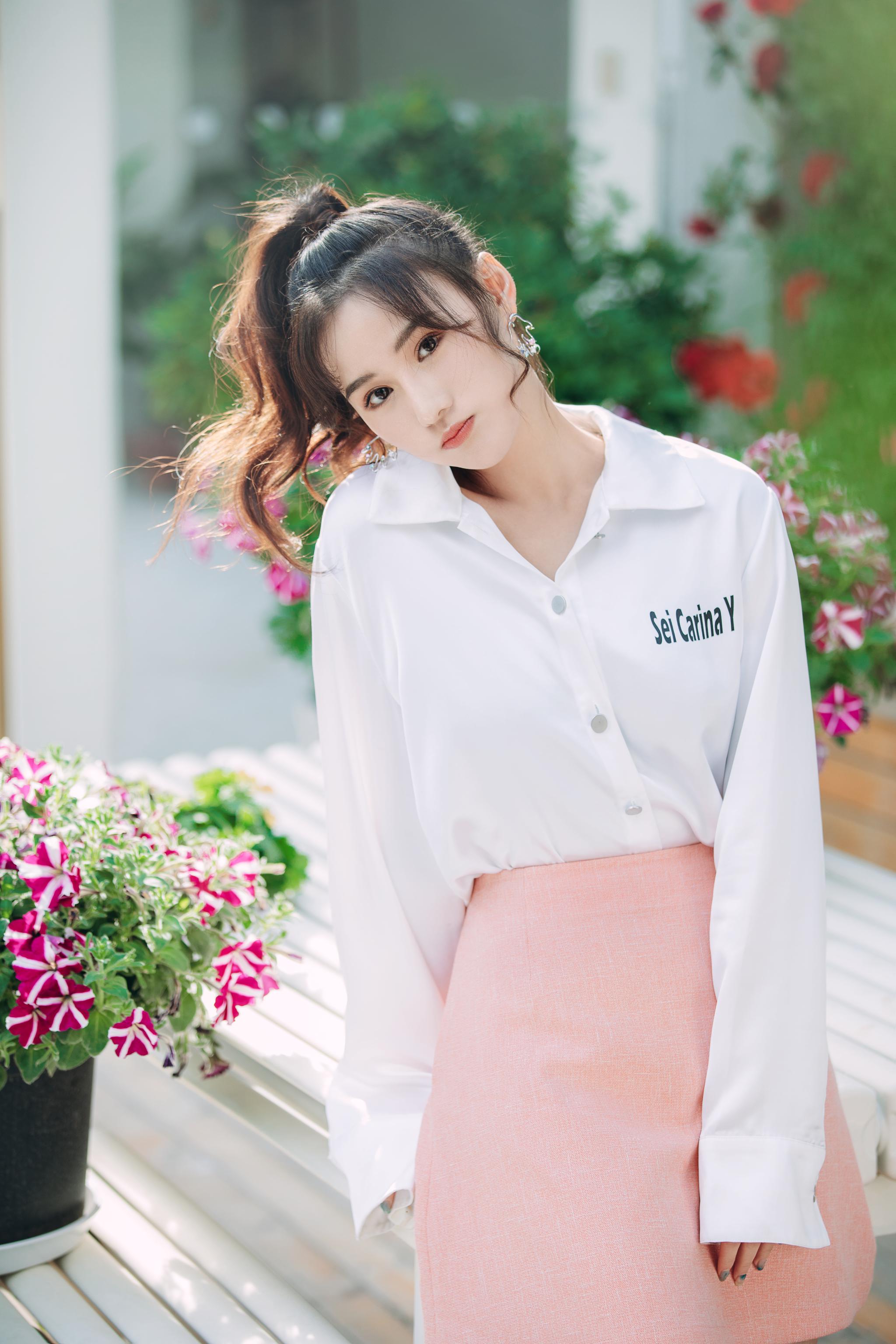 潘一祎秋日最新写真上线 简单温暖如午后阳光|写真