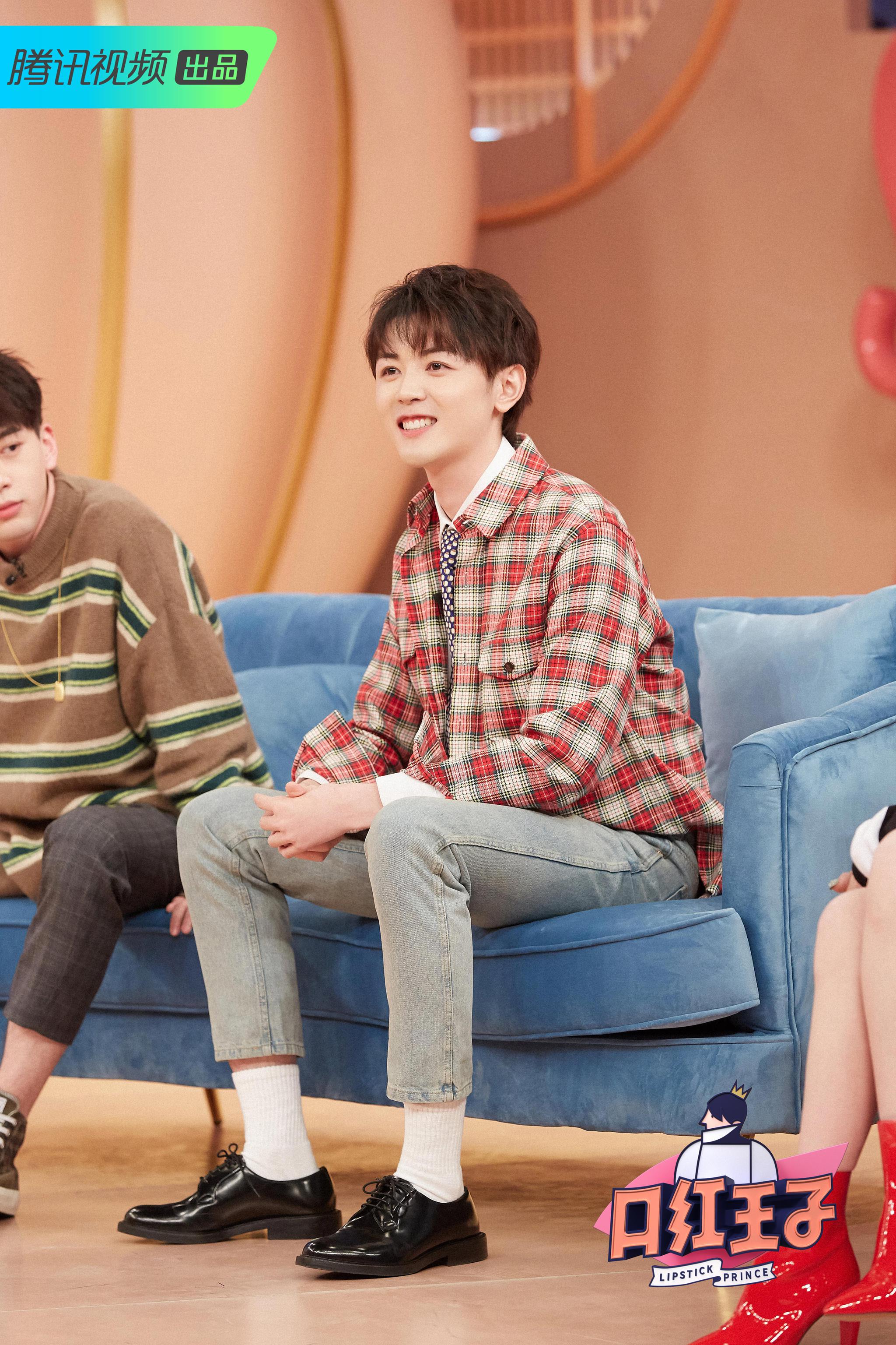 口红王子第二季收官 戴景耀化妆技能满点甜蜜毕业