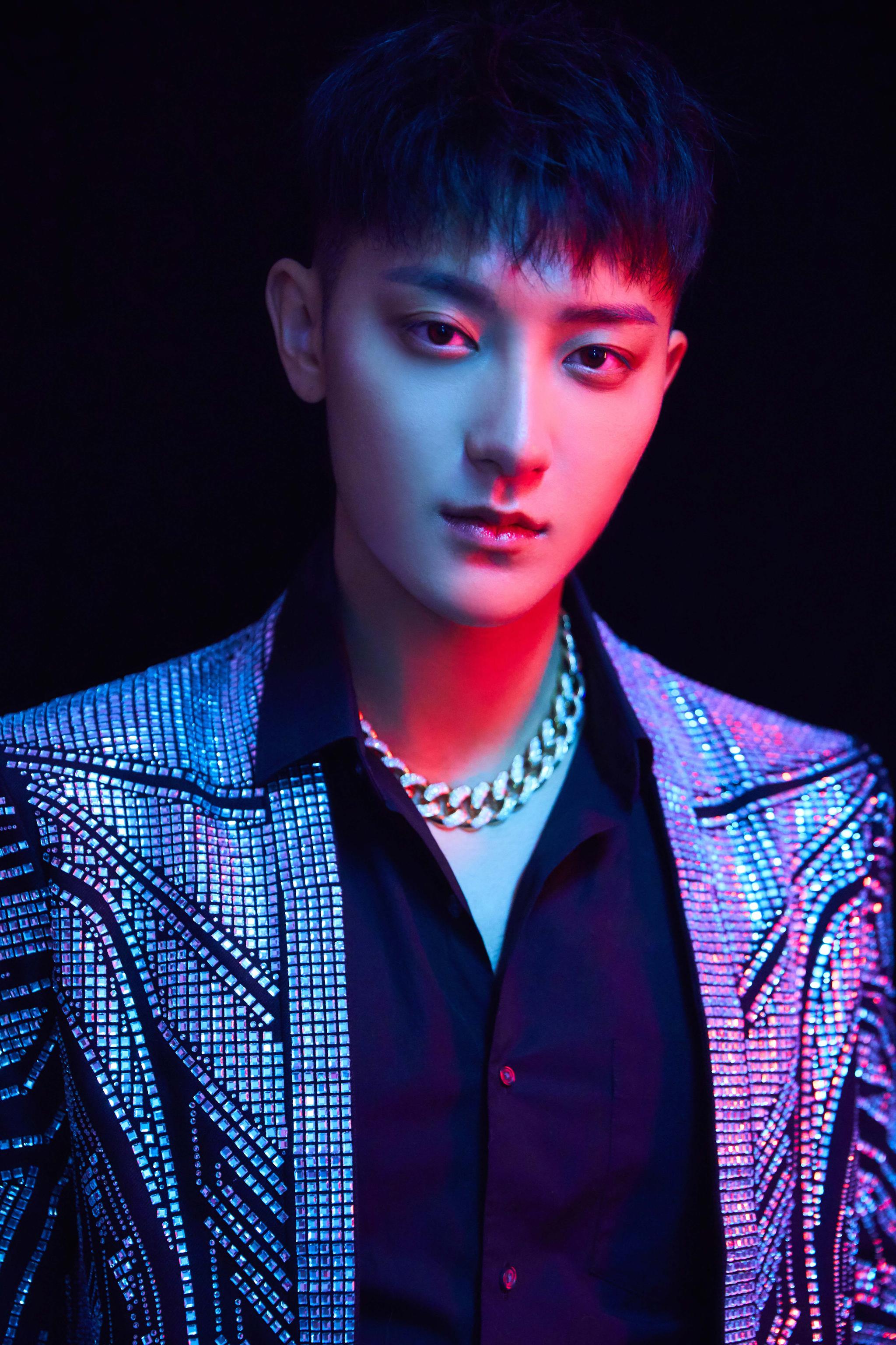 黄子韬获封最具价值先锋人物 龙韬娱乐艺人齐聚盛典