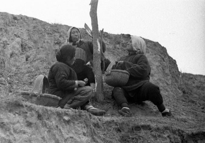挨饿年代是什么体验?80张老照片真实还原1942大饥荒_新浪新闻