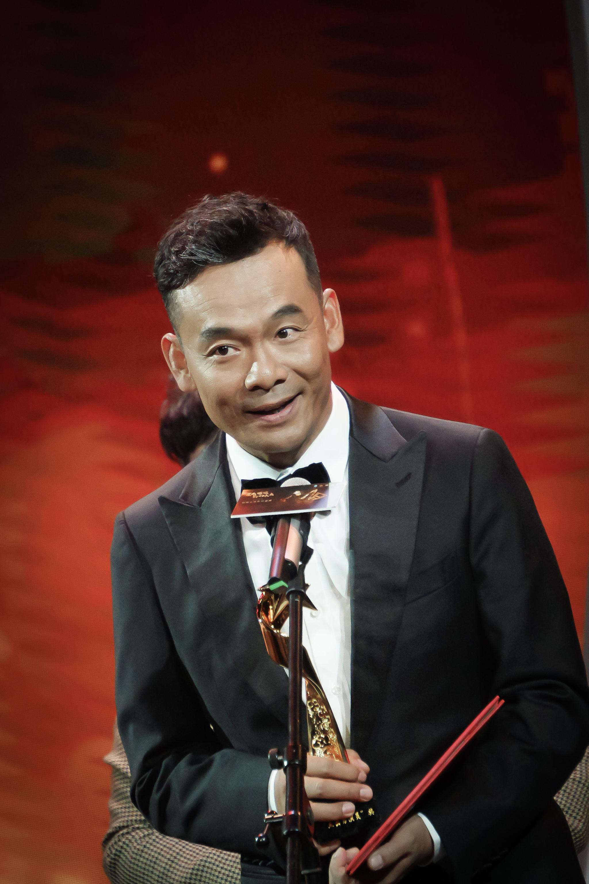 宋佳伦受邀钱塘之夜影视盛典 荣获杰出男演员奖