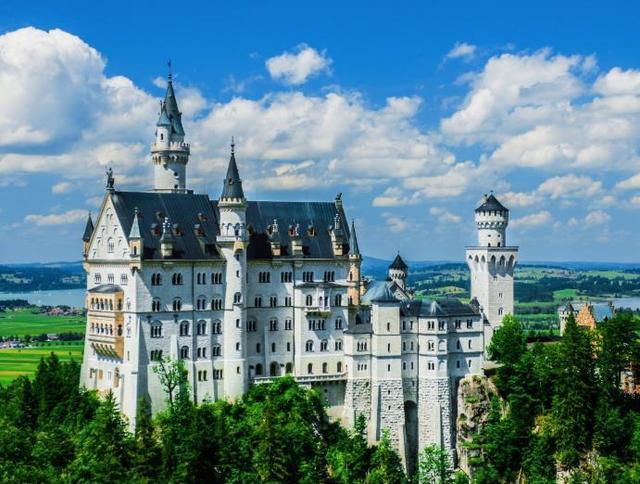 德国最传奇的童话城堡,主人从没有住过,如今却成情侣拍照圣地