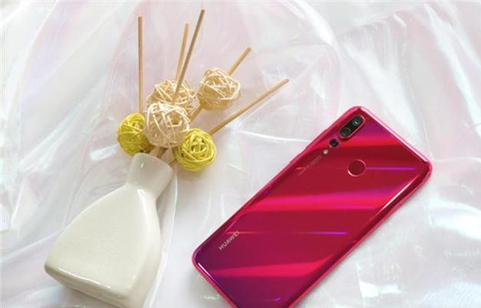 华为nova4i来了? 双挖孔屏 渐变色, 网友: 价格是认真的?