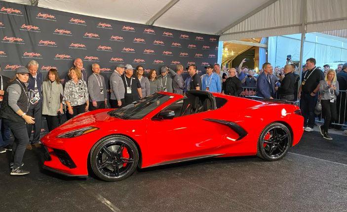 2020年首款雪佛兰C8 Corvette在巴雷特·杰克逊拍卖行售出！